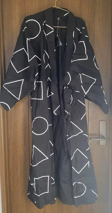 IKUMI 롱 코트 블랙 화이트 모드 이쿠미 기모노 겉옷 자켓