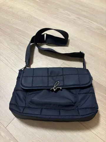 에네스베 퀼팅 숄더백