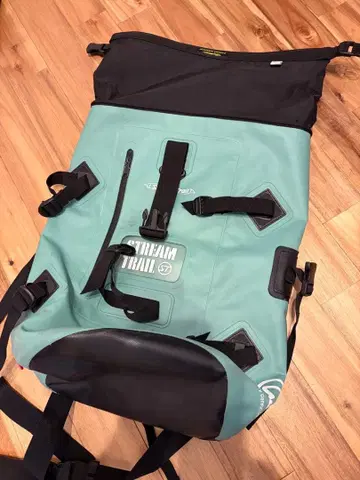 Stream Trail 스트림 트레일 방수 백팩 40L