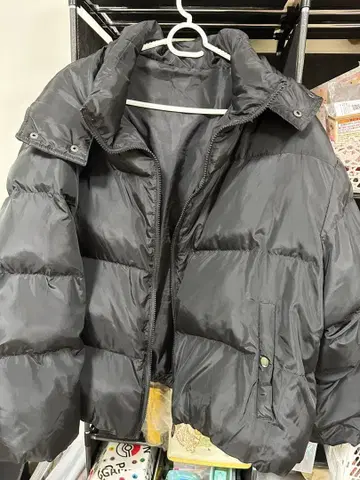 블랙 다운 재킷 후드 부착