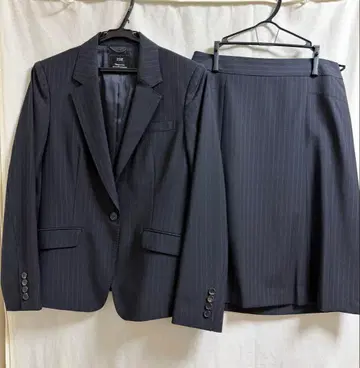 23구 다크 블루 스트라이프 수트 [ 사이즈 38/40 ]