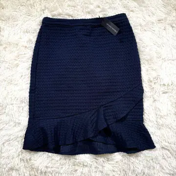 [ 택 포함 새상품 ] 바나나리퍼블릭 네이비 타이트 스커트 S 프릴 헴