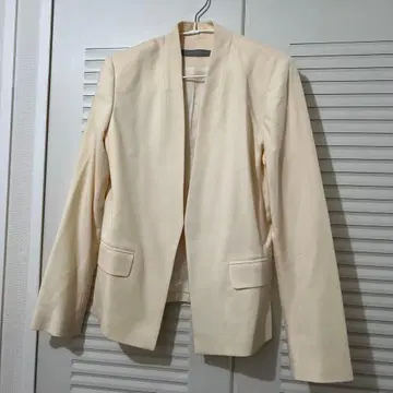 띠어리 크림 컬러 팬츠 셋업