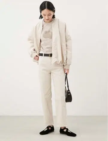 새상품 [ Mila Owen ] 기울어짐 디자인 스트레이트 데님 팬츠