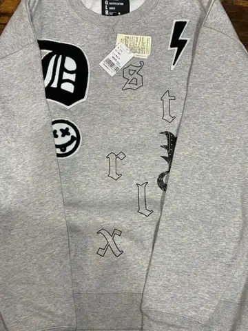 그레이 패치워크 크루넥 맨투맨