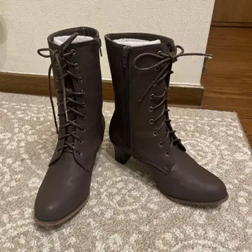브라운 레이스업 부츠 중간 힐
