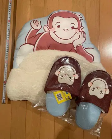 호기심 많은 조지 쿠션과 슬리퍼 세트