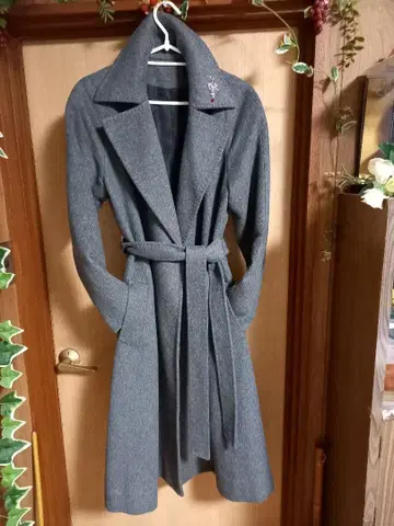 그레이 롱 코트 브로치 포함