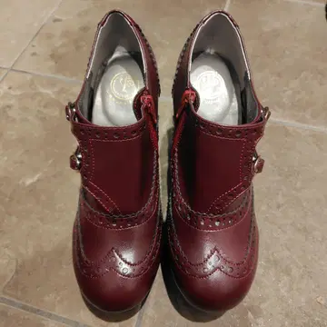 요스케 YOSUKE 와인 레드 더블 버클 하이힐 펌프스