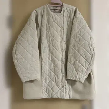 Samansa Mos2 아이보리 퀼팅 노카라 자켓