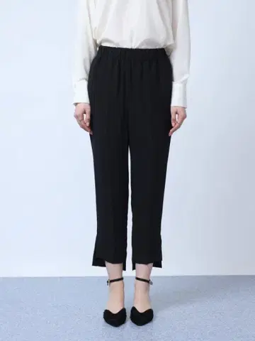 Aga / 슬릿 헤임 테이퍼드 팬츠