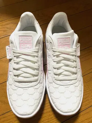 PUMA 화이트 핑크 스니커즈
