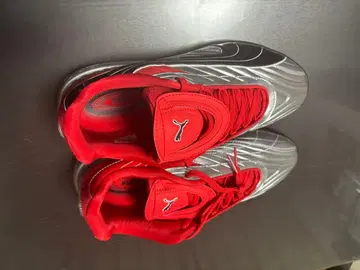 Puma 실버/레드 스포츠 스니커즈