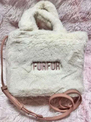 FURFUR 퍼 숄더백 화이트 핑크
