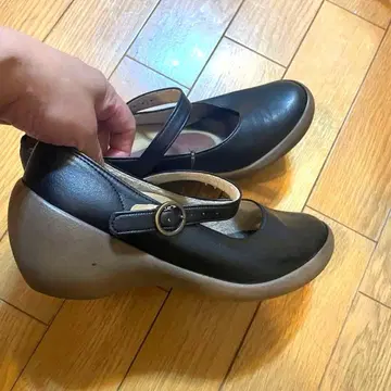 레게타카누 걸어 다니기 쉬운 스트랩 펌프스 S