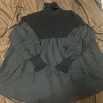 새상품급! TRUBE 터틀넥 니트 스웨터