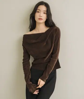 오프숄더 시어 벨로아 드레이프 상의
