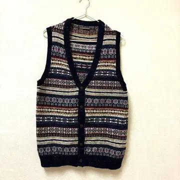 네이비 계열 페어아일 패턴 니트 베스트