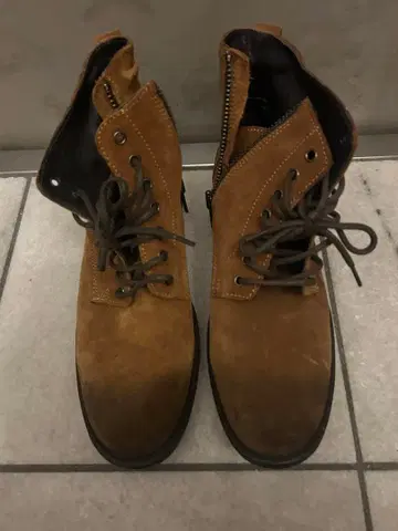 브라운 스웨이드 지퍼 부츠