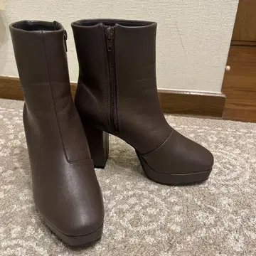 브라운 하이힐 부츠 지퍼 포함