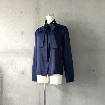 택 포함 새상품 펄 옷깃 보타이 새틴 리본 블라우스 네이비 M