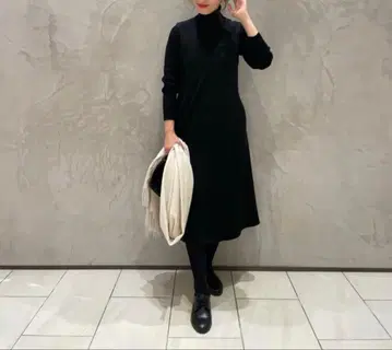 엠프리미어 블랙 깊은 V넥 오버롤 스커트 고급 플레어 스커트 36