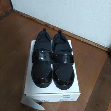 누디 워크 스니커즈