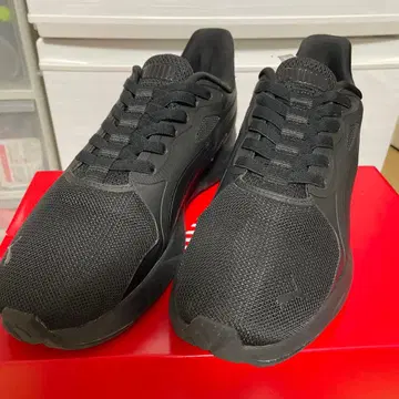 Puma 블랙 스니커즈