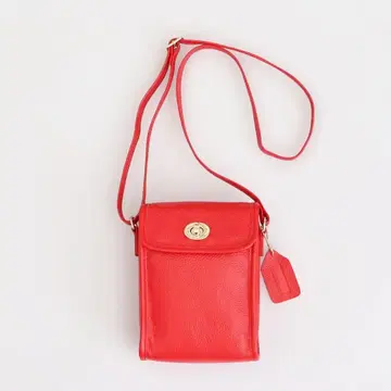 새상품 [COOCO] 슈링크 가죽 꼬임 금장 장식 세로형 미니백