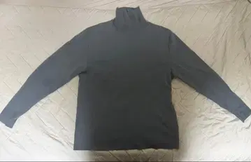 UNITED TOKYO 그레이 터틀넥 스웨터 긴팔