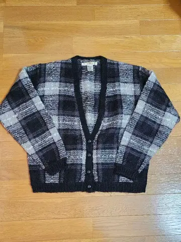 체크 무늬 가디건