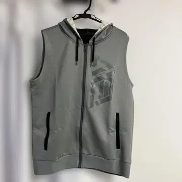 후드 부착 그레이 베스트 남성 의류