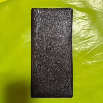 카미유 포르네의 가죽 여권 케이스