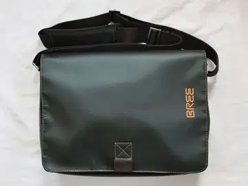 BREE 숄더백 다크 브라운