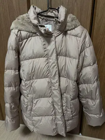 덕 다운 자켓 베이지 후드 부착