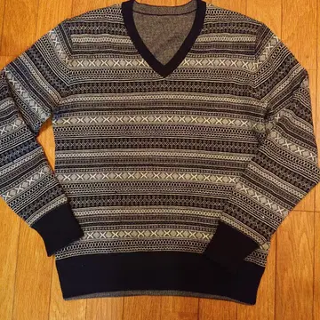 TAKEO KIKUCHI 기하학 패턴 V넥 스웨터 사이즈 2