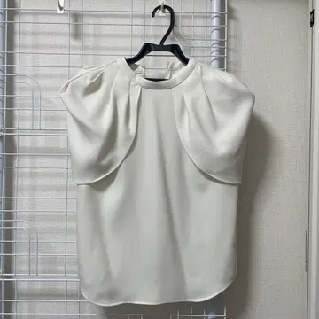 드레이프 디자인 숏 슬리브 블라우스