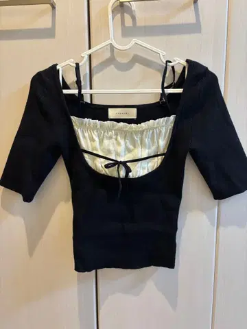 Mew frill tops Andmary