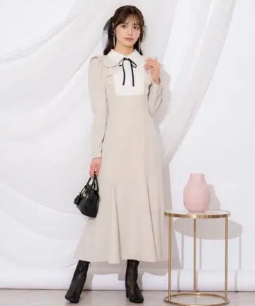 윌셀렉션 배색 요크 머메이드 원피스 베이지