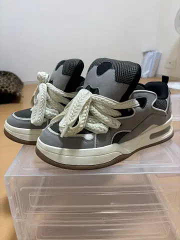 완판템 ZARA 로프 디테일 스케이터