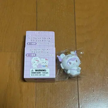 쿠로미 in 모몽가 치이카와 x 산리오 캐릭터즈 플로키 키링