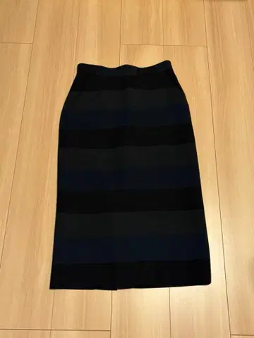 BACCA 바카 보더 타이트 스커트 사이즈 34 블랙 계열