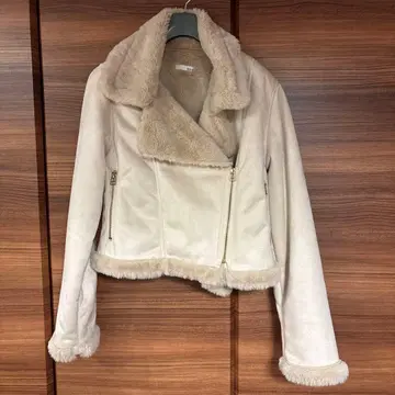 RESEXXY 리젝시 베이지 무스탕 코트풍 자켓