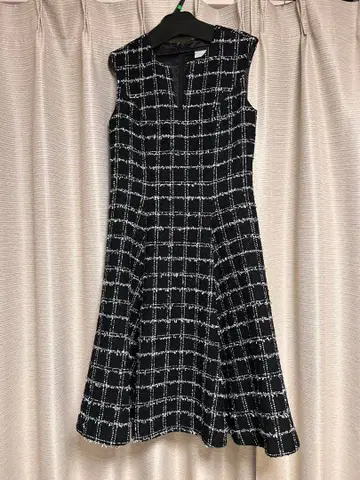 [ 새상품급 ] 아베닐 에투알 슬리브리스 무릎 기장 원피스