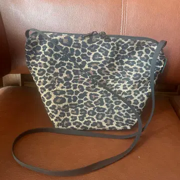 에르베샤 펠리에 숄더백