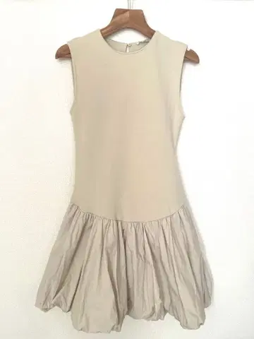 ZARA 슬리브리스 베이지 미니 원피스