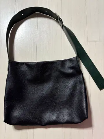 페이지 보이 투톤 컬러 넓은 벨트 숄더