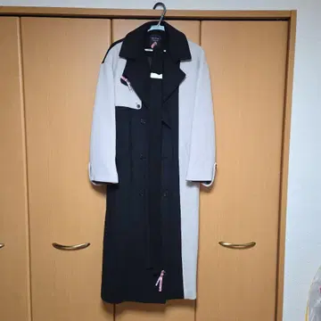 UNITED TOKYO 롱 코트 블랙 화이트 사이즈 2