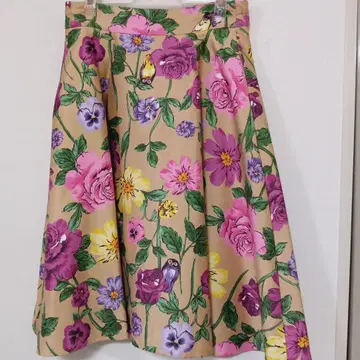 꽃무늬 플레어 스커트 베이지