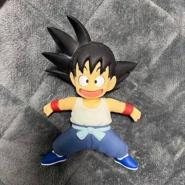 손오공 피규어 화이트 탱크탑